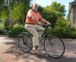 Een échte wereldkampioen, een flandrien, stichter van het bedrijf m.kint… sinds 1954, al drie generaties lang, zijn passie, kennis en vakmanschap de troeven van m.kint. De Locomotief Fiets Is Voor Ron Van Dijk Ook Een Tijdmachine Sport In Zeeland Pzc Nl