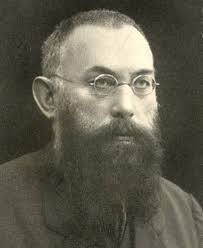 צילום של גרדי וויליאמס, ירח מלא מעל מפל המלאך (Angel Falls) בחלקו הדרומי של  הפארק הלאומי יוסמיטי בקליפורניה. במשך כמה ימים בשנה הירח המלא נראה כאילו  הוא נופל /זורם לתוך המפל. Anipo |