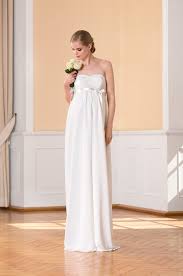 Torten verzieren gelingt ganz einfach mit unseren zahlreichen schritt für schritt anleitungen und ideen! Sweetbelly Couture Brautkleider Fur Schwangere Brautmoden Boos
