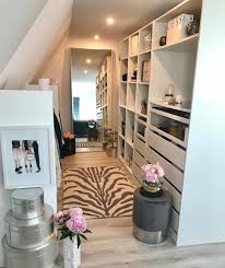 Samt Hocker Cherry Kleiderschrank Jugendzimmer Ankleide Zimmer Begehbarer Kleiderschrank Einrichten