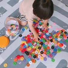 子どもが遊びたくなる 取り出しやすくおしゃれなおもちゃ収納と絵本棚 おもちが笑えば 2歳 誕生日 プレゼント 手作りおもちゃ 知育