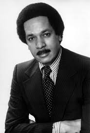 August 9, 1983. Peter Jennings became the sole anchor and senior editor of  evening news program “World News Tonight”