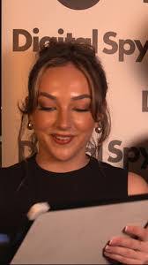 Isabelle Smith's Instagram, Twitter & Facebook