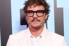 La patentada pose de Pedro Pascal tiene una explicación ¡Una muy buena!