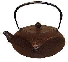 Tetsubin Cast Iron Tea Pot With Square Body With A Warm Reddish Cast Cast Iron Tea Pot Tea Pots Tea