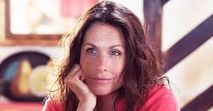 Au début, comme je suis quelqu'un d'extrêmement passionné, au moindre coup de cœur, j'en parlais et je me retrouvais dans. Astrid Veillon Son Couple A Failli Voler En Eclats A Cause De La Naissance De Son Fils