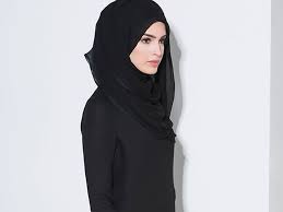 Umumnya, darah berwarna hitam keluar sebelum periode menstruasi dimulai, tubuh mengeluarkan jaringan endometrium yang belum dikeluarkan pada haid sebelumnya, sebab itulah warnanya hitam. 4 Sebab Wanita Gemar Bertudung Hitam