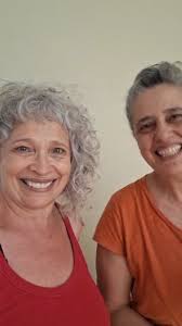 AMANHÃ (sábado 28) faremos nosso espetáculo "Quem Vem de Longe", às 11h e  às 15h em São José dos Campos!, 🗣️ Após a apresentação da tarde teremos  uma roda de conversa., VENHAM!, "Quem Vem de Longe" ...