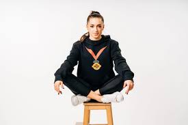 Olympic, world & european medalist• 12x world cup gold • romanian gymnast • 24 years old• instagram and. Cum Trebuie SÄƒ Fie BÄƒrbatul Care SÄƒ O CucereascÄƒ Pe Larisa Iordache
