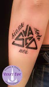 Benvenuti sul sito ufficiale di vasco rossi! Violet Fire Tattoo Modelle Tatuaggi Tatuaggio Triangolo Idee Per Tatuaggi