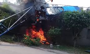 Yesterday's plane crash has once again cast the limelight on the safety of the country's aviation while experts say there have been many improvements in recent years, the latest crash has experts. Training Aircraft Crashes In Lahore Pilot Co Pilot Survive Pakistan Dawn Com