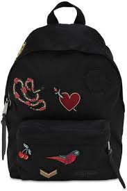 La démocratisation numérique a fait de l'ordinateur portable ou de la tablette un accessoire indispensable au quotidien. Sacs Femme Sac Dos Matelasse Eastpak Fashiola Fr Comparez Et Achetez