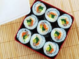 Beras merupakan makanan pokok bagi warga indonesia. Intip Resep Sederhana Membuat Kimbap Untuk Bekal Yuk