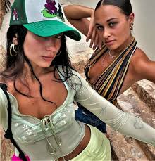 Une vidéo de Pidi Meg qui nous montre ses seins ! - Whassup