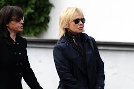 Começou sua carreira como cantora em 1962 pouco tempo depois. Chi E Rita Pavone Cantante Di La Partita Di Pallone Vita Privata E Carriera