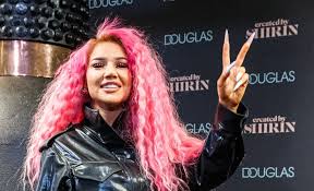 Barbara shirin davidavičius, known professionally as shirin david, is a german rapper, singer and former youtuber. Shirin David Privat Wie Lebt Die Rapperin Zwischen Youtube Und Aufnahmestudio News De