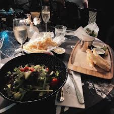 46 Romantic Restaurants In Singapore To Impress Your Valentine S Date Avenue One Food Romantic Restaurant Restaurant