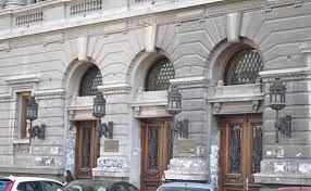 Volumul ilustrează canonic un tip de publicație academică ce are o îndelungată tradiție și o largă circulație: Scandal Cu Iz Penal La Facultatea De Litere Mdrl