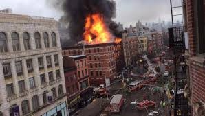 An explosion in a crowded manhattan neighbourhood last night left 29 people injured, and authorities said a second nearby site was also being investigated. Al Menos 19 Heridos Por Una Explosion Y Posterior Incendio De Un Edificio En Manhattan