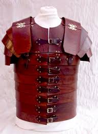 Era coricata sotto una coperta di raso rosa, da sotto la quale sporgevano due splendide spalle brune e ben modellate, spalle che si vedono soltanto in sogno, velate appena da una camicia di batista bianca ornata di candidi pizzi che si accordavano magnificamente con la sua pelle abbronzata. L Armatura Romana Romanoimpero Com