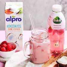 Jun 29, 2021 · starbucks' pink coconut refresha, aka pink drink, is available to order online via justeat now. Pink Drink Rezept So Einfach Geht Das Trend Getrank Cosmopolitan
