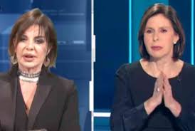 Io mi merito questi occhi, queste rughette, persino queste labbra rifatte». Alba Parietti A Carta Bianca Coronavirus Capelli Corti Video