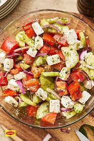 griechischer sommersalat mit tomaten gurken und feta rezept leckere salate sommersalat kalorienarmes abendessen