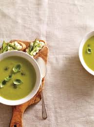 Recette De Creme D Asperges Au Basilic Et Croutons Au Fromage Cottage De Ricardo Soup Creamed Asparagus Asparagus