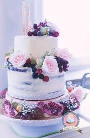 Wer normalerweise eine hochzeitstorte selber machen will, benötigt jede menge zutaten, viel geduld und vor allem auch etwas übung in der backküche. Kuchenkonigin Ein Konigreich Fur Eine Torte