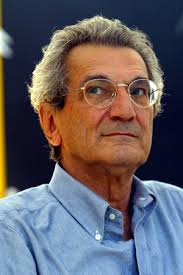 Image of Frank Raines listens to President-Clinton during a press  conference held