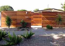 A horizontal fence is one of the most popular privacy fencing ideas for the modern backyard. Horizontal Fence Panels Modern Garden Fence Design Ideas