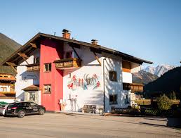 Lassen sie sich verwöhnen, in unserem persönlich und mit viel herz geführten haus in ruhiger und sehr sonniger südlage. Alpin Resort Austria In Bichlbach Alpin Resort Austria Bichlbach Tiroler Zugspitzarena