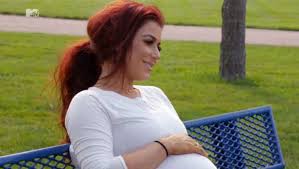 Houska, 29, continued, when she was little, the stuff that was going on with her dad and stuff, it was. Chelsea Houska Reveals Post Baby Body In New Pics Jokes About Milk Hollywood Life Gente Famosa
