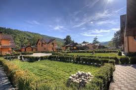 De la studentul care vrea să își creeze o. Fortul Doftanei Un Loc Linistit Multa Natura Privelisti Incantatoare Si O Cazare Confortabila Intima Acesta Este Fortul Dofta Brasov Outdoor Farmland