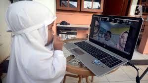 2013 pendidikan jarak jauh adalah pendidikan yang peserta didiknya terpisah dari pendidik dan pembelajarannya menggunakan berbagai sumber belajar melalui teknologi komunikasi, informasi. Kemendikbud Pendidikan Jarak Jauh Bukan Hanya Lewat Internet News Liputan6 Com