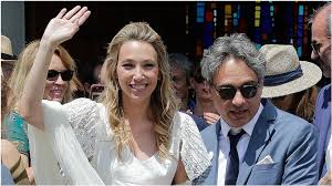 La vie avec toi johnny hallyday est un cadeau inestimable je t'aime tant #myeverything». Laeticia Hallyday Mariage David Hallyday Et Laura Smet Invites Video Dailymotion