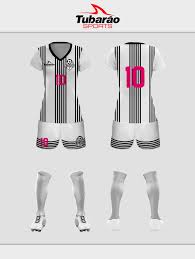 Em 1969 o futebol feminino voltou a ser realizado na inglaterra, motivo pelo qual começou a se expandir fora do seu território. Esportivo Futebol Feminino Tubarao Sports