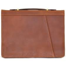 Ligne emblématique de longchamp créée en 1975 dans le plus grand respect des codes de la maroquinerie, le foulonné tire sa force du grain dont il porte le nom et occupe une place de choix au sein des différentes catégories de produits de la maison. Porte Documents Conferencier En Cuir Katana Marron Marron Cdiscount