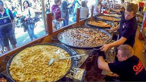 Orgy Of France Street Food Bourguignon Cassoulet Tartiflette Raclette Rougail Paella Youtube Street Food Idee Alimentari Paella