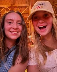 TWIN STAR TUESDAY 🌟🌟 with Sarah and Kailey! “Sarah and I first met during  recruitment and since pref morning we have been inseparable. She is my ride  or die little, my country