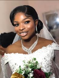 And my bride sat pretty well with us. Her lovely husband can't stop  screaming and admiring her beautiful face after l glam her. Makeup 💄,  frontal installation and bridal styling by me.