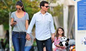 Katie holmes & suri cruise take flight! Tom Cruise And Katie Holmes Daughter Suri Looks All Grown Up In New Pics