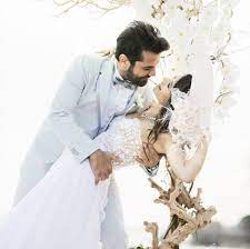 Önümüzdeki yaz kenan doğulu ile nikah masasına oturması beklenen beren saat, ilk düğün. Beren Saat Ile Kenan Dogulu Nun Dugununden Kareler Galeri Magazin