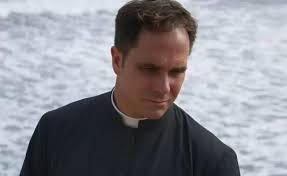 Quien esté contra el rosario nunca será santo" dice padre Donald, quien fue  de joven delincuente