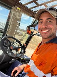 Hi im looking for a room to rent in Warrnambool does anybody have anything.  Im 52 yrs old , non smoker & quiet. Im living in Melbourne but looking to  move back