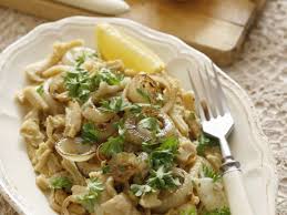 Kutteln Mit Zwiebelgemuse Rezept Zwiebelgemuse Rezepte Paleo Mittagessen