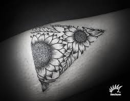 Black And Grey Sunflower Tattoo Triangle Black And Grey Flower Design Tattoo By Alena Keyvan Tattoos Flower Tattoo Designs Sunflower Tattoos