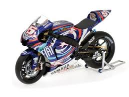 Minichamps 1 12 Yamaha Yzr M1 Diecast Model Motorcycle 123073185 Motorcycle Model Diecast Models Yamaha