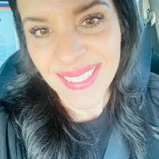 What are great neighborhoods in Tucson close to the airport?