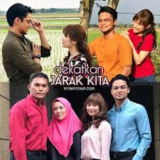 Dekatkan jarak kita merupakan siri drama televisyen malaysia 2017 dibintangi oleh syafiq kyle dan ayda jebat.diadaptasi dari novel 100 hari mengenal cinta, drama ini memulakan tayangan perdana di slot samarinda tv3 dari 21 november 2017 hingga 25 disember 2017 menggantikan andainya takdir. Drama Dekatkan Jarak Kita Tv3 Myinfotaip